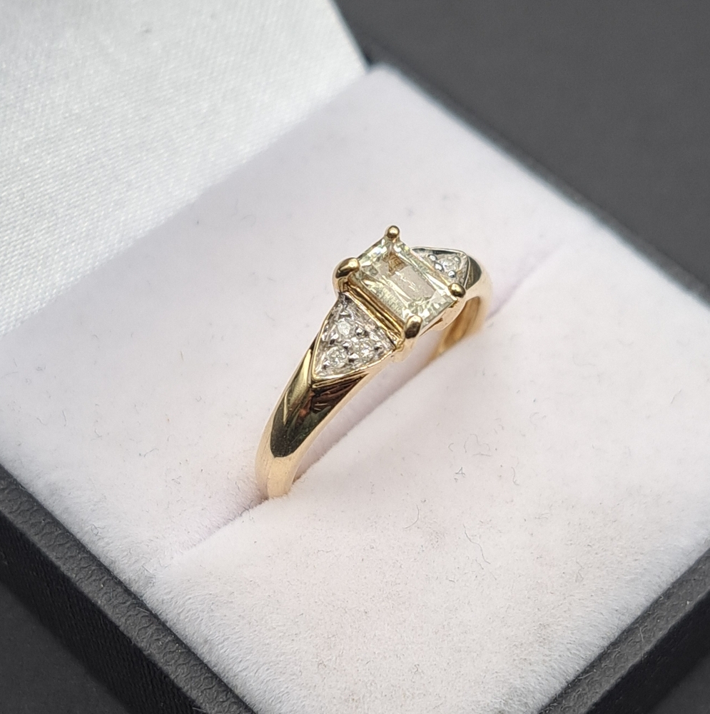 Sold***14k Solid Yellow Gold Zultanite & Diamond Ring